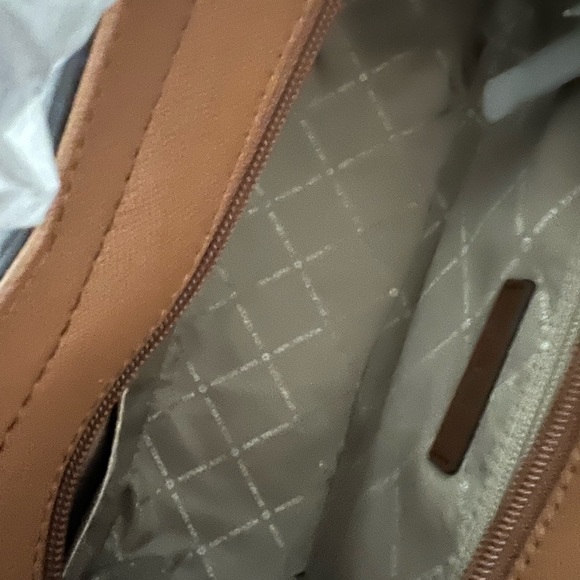 Michael Kors only bag no wallet( fixed price) - Picture 8 of 8